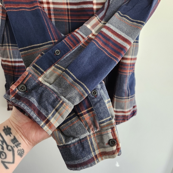 EDDIE BAUER Large Mens Flannel Button Down - Picture 5 of 7